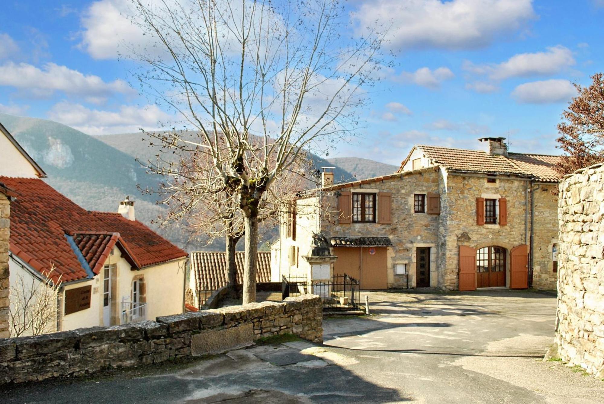 Maison Charmante Avec Vue Sur La Montagne, Mostuejouls Exterior photo