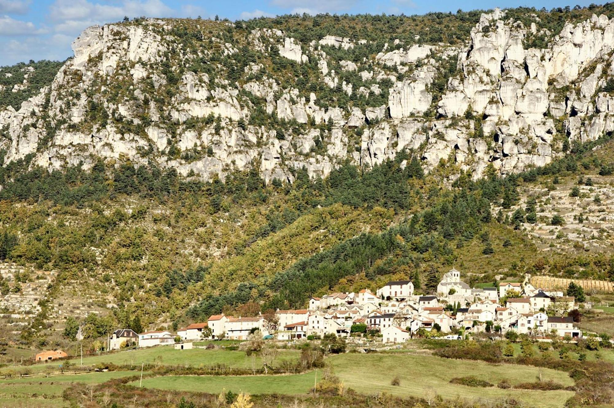 Maison Charmante Avec Vue Sur La Montagne, Mostuejouls Exterior photo